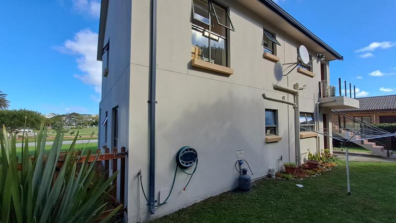 4 Bedroom Property for Sale in Stilbaai East Western Cape